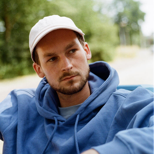 Mark Lohmann handelt in gedeelde smart; releast eerste single 'Kattenbak'