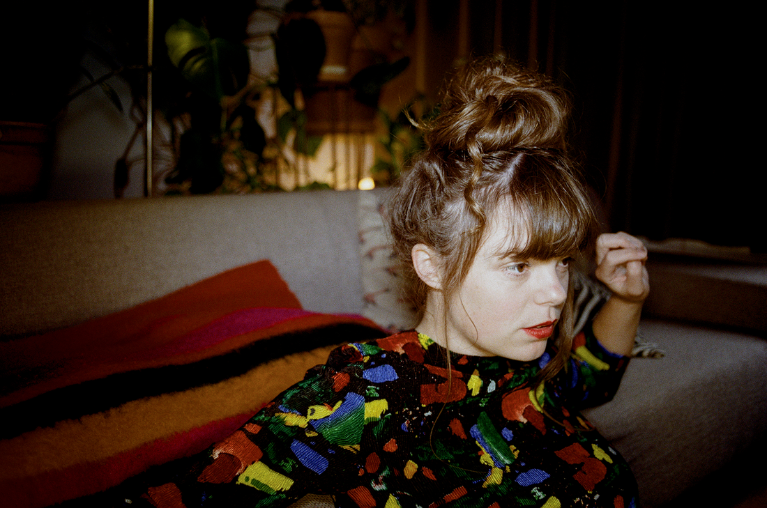 So-Fi debuteert met eigenzinnige indiepop; Maar Verder Gaat Het Goed